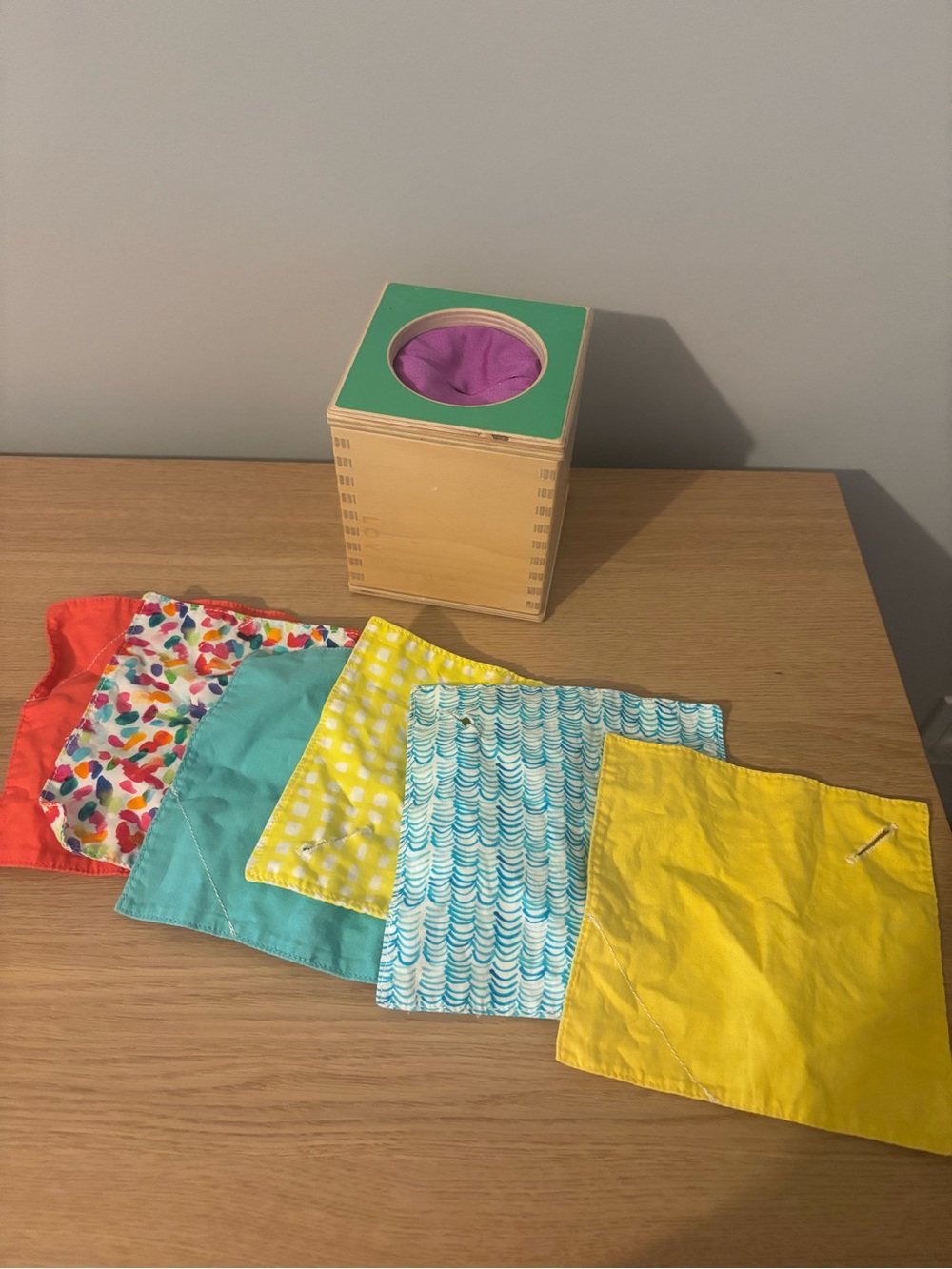 Lovevery tissue box toy with 6 tissues